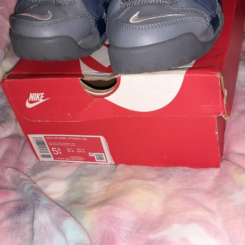 Shoes - Picture 3 of 8